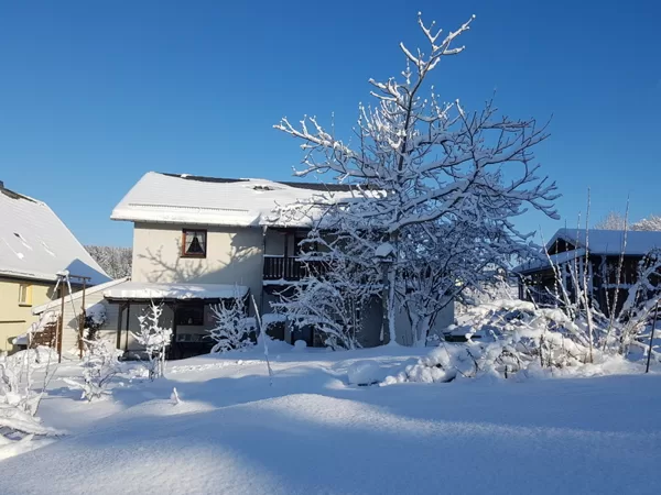 Ferienhaus im Winter